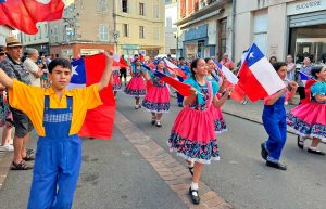 "Los Maipucitos" en el desfile de obertura del 50º Festival de Gannat, Francia.