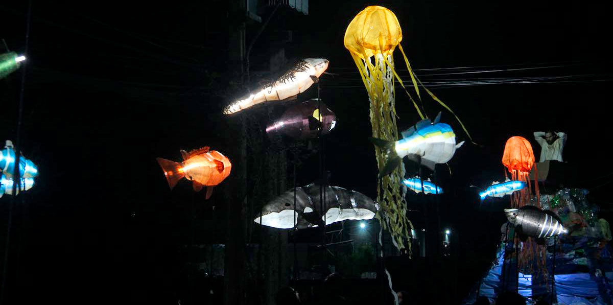 Llega el Festival Teatro a Mil a Maipú con tres espectáculos de calle gratuitos 2 Océano: Los peces inundan la calle