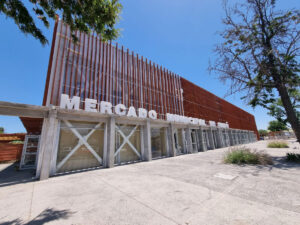 Frontis del Mercado Municipal de Maipú inaugurado en 2022